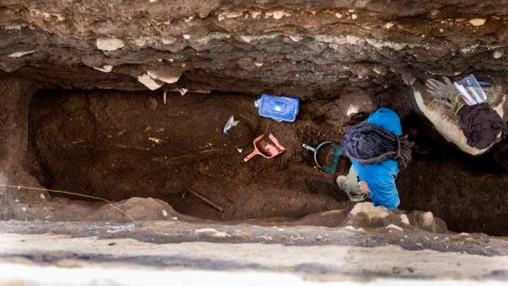 Archaeologists find 2,800-year-old burial of person clutching sea turtle vessel in El Salvador